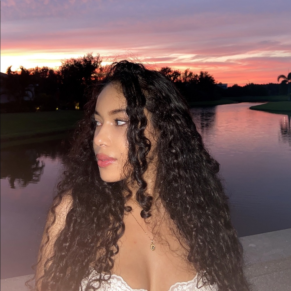 Meet your Posher, Valeria